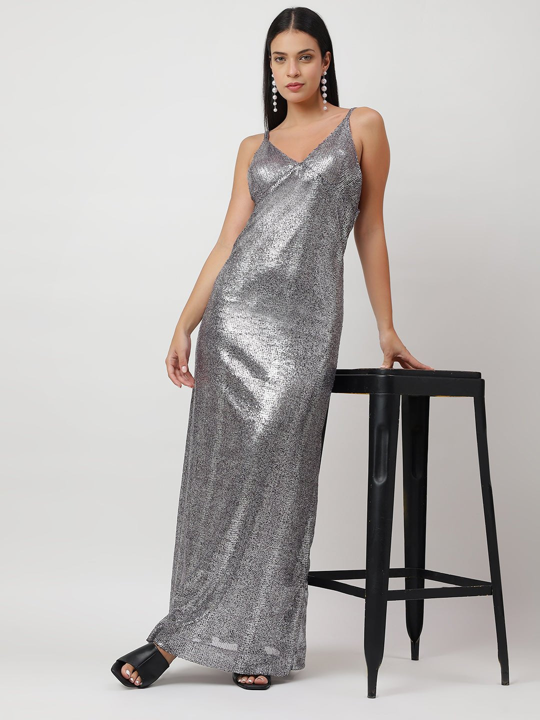 Luxurious Sequinned Long Dress - THE STYIO DIVAAS
